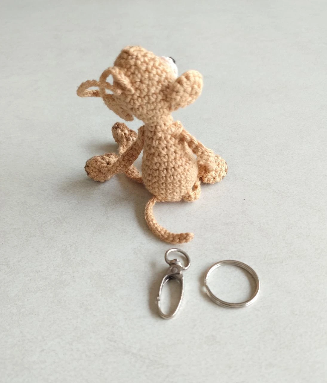 Pingente de chaveiro feito à mão de macaquinho pendurado crochê – photo 3